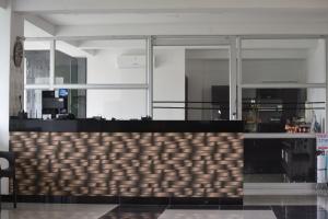 a lobby with a counter and glass walls at Mirador de San Jorge in Girardot