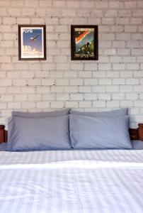 Sorya Guesthouse & Dolphin Tours客房内的一张或多张床位