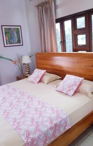 Кровать или кровати в номере Calm Sorento