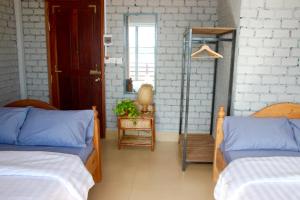Sorya Guesthouse & Dolphin Tours客房内的一张或多张床位