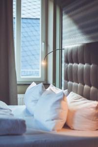 Postel nebo postele na pokoji v ubytování Hotel Goldene Traube - by Neugart