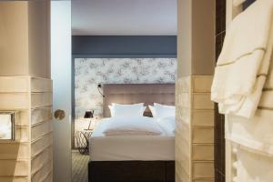 Postel nebo postele na pokoji v ubytování Hotel Goldene Traube - by Neugart + 37 fotografií
