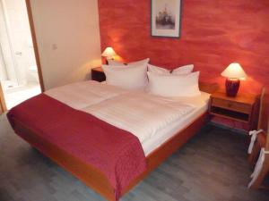 Postel nebo postele na pokoji v ubytování Hotel Am Grudenberg