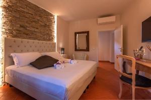 Postel nebo postele na pokoji v ubytování Borgo di Villa Cellaia Resort & SPA