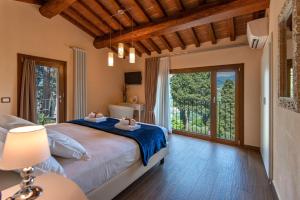 Postel nebo postele na pokoji v ubytování Borgo di Villa Cellaia Resort & SPA