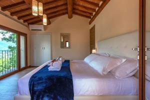 Postel nebo postele na pokoji v ubytování Borgo di Villa Cellaia Resort & SPA