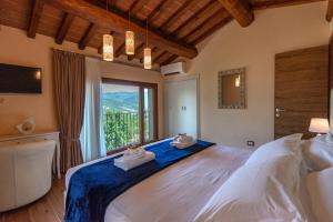 Postel nebo postele na pokoji v ubytování Borgo di Villa Cellaia Resort & SPA