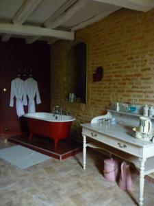 Kylpyhuone majoituspaikassa Château de Vallègue