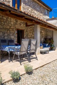 Patio alebo iná vonkajšia časť ubytovania Rural holiday home Stankolina Opatija