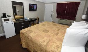 Tempat tidur dalam kamar di Country View Inn & Suites Atlantic City