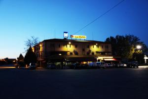 a building with a sign on top of it at Hostal Los Maños in Albentosa