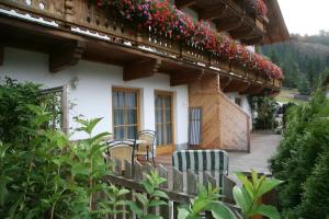 A garden outside Alberta's Ferienhaus