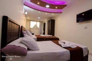 A bed or beds in a room at Horus Guest House Pyramids View