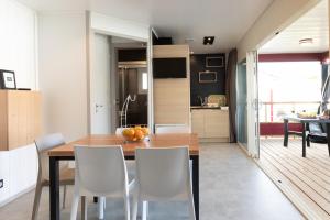 Domaine Chalets Larlapean的厨房或小厨房