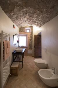 A bathroom at B&B dell'Osteria