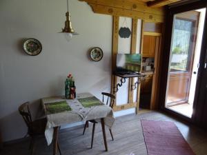 a dining room with a table and a television at Marywal in Obertraun