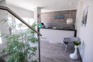 エリセイラにあるEriceira Atlanticの階段付事務所