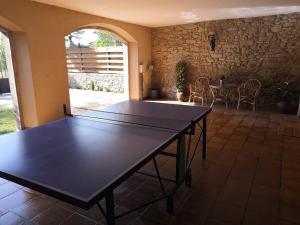 Stolní tenis v ubytování Cal Nicet nebo okolí
