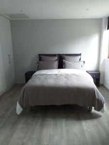Un pat sau paturi într-o cameră la Chez Michel et Sylviane gite2