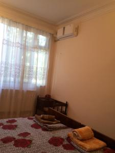 Ein Bett oder Betten in einem Zimmer der Unterkunft Alex's Cosy Guesthouse
