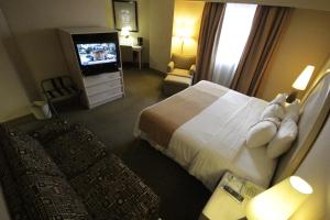 เตียงในห้องที่ Holiday Inn Leon-Convention Center, an IHG Hotel