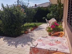 Vonkajšia záhrada v ubytovaní Apartments Katarina