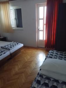 Posteľ alebo postele v izbe v ubytovaní Apartments Katarina