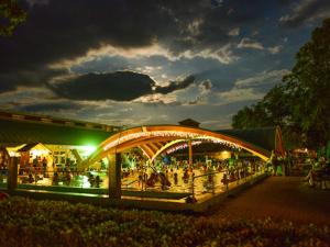 a crowd of people standing around a market at night at Marvel-Nyaraló in Igal +34 photos