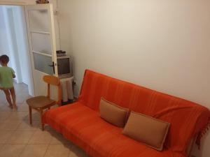 Televízia a/alebo spoločenská miestnosť v ubytovaní Apartments Katarina