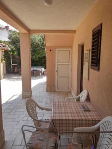 Patio alebo iná vonkajšia časť ubytovania Apartments Katarina