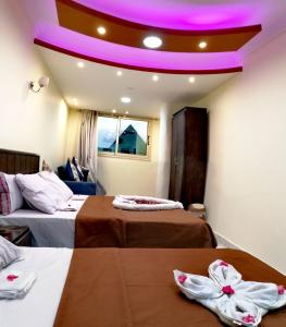 A bed or beds in a room at Horus Guest House Pyramids View