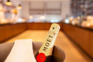 Certifikát, hodnocení, plakát nebo jiný dokument vystavený v ubytování Luxury Hotel Riva