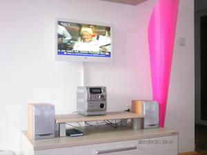 a room with a tv and a table with speakers at Sava in Soko Banja
