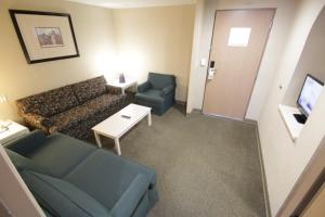 a living room with a couch and a chair and a table at Holiday Inn Leon-Convention Center, an IHG Hotel in Le&oacute;n