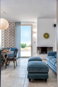 a living room with a blue couch and a table at Le stanze di chiara in Torre Lapillo