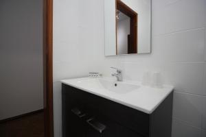 A bathroom at Apartamentos Gaivota Holidays