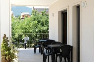 a row of tables and chairs on a balcony at B&B Grandangolo in Preturo