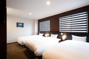 Un pat sau paturi într-o cameră la Hotel Kojan