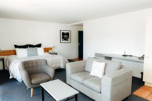 Gallery image of Akaroa Criterion Motel in Akaroa +21 photos