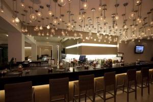 Reštaurácia alebo iné gastronomické zariadenie v ubytovaní Island Blue Hotel