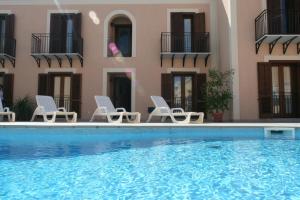 Bazén v ubytování Moresco Resort nebo v jeho okolí