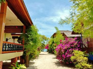 Gallery image of Seaboard Bungalow in Haad Yao