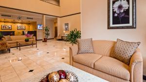 Best Western Route 66 Glendora Inn的休息区