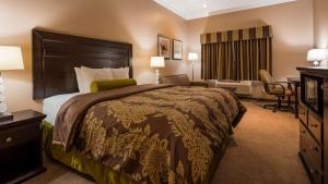 Best Western Route 66 Glendora Inn客房内的一张或多张床位