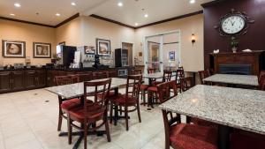 Best Western Route 66 Glendora Inn的休息区