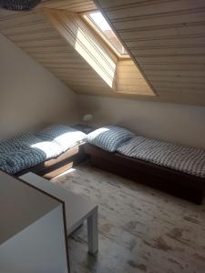 A bed or beds in a room at Chalupa Máša Még 16 kép