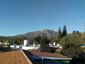 Una imagen general de la montaña o una montaña tomada desde la casa de vacaciones