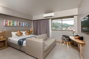 Posezení v ubytování Journeyhub Phuket Patong