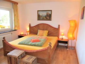 a bedroom with a large bed in a room at Gästehaus Horizont in Mondsee