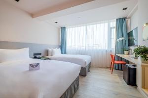 Ліжко або ліжка в номері PACE HOTEL Suzhou Guanqian Branch